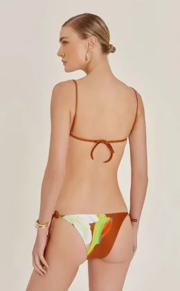 SUTIA TRIANGULO FIXO ALONGADO BLOOM