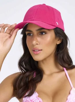 BONE COM A LOGO BORDADA NA LATERAL ROSA