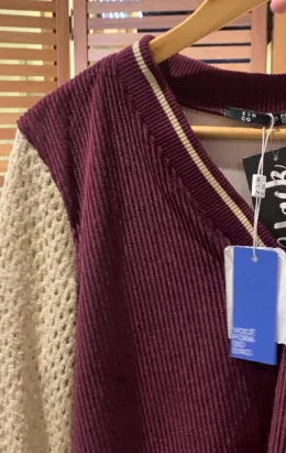 VESTIDO CURTO DECOTE V DETALHE RETILINEA