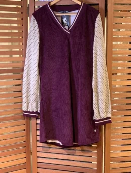 VESTIDO CURTO DECOTE V DETALHE RETILINEA