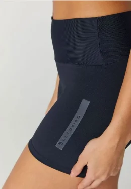 SHORTS HYPER LISO PRETO